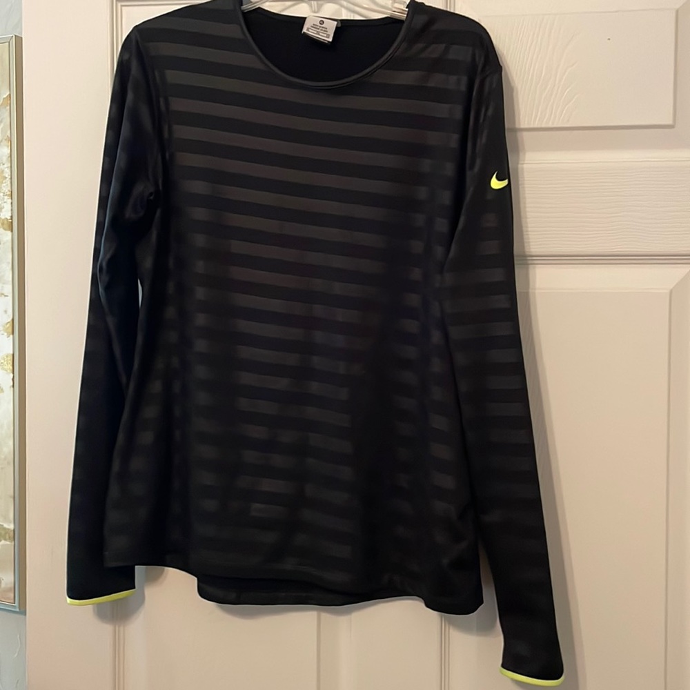 Nikepro Drifit warm lined black striped top XL
